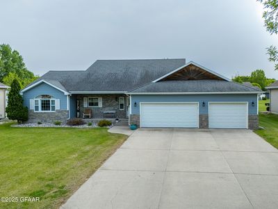 915 5th Ave SE, East Grand Forks, MN, 56721