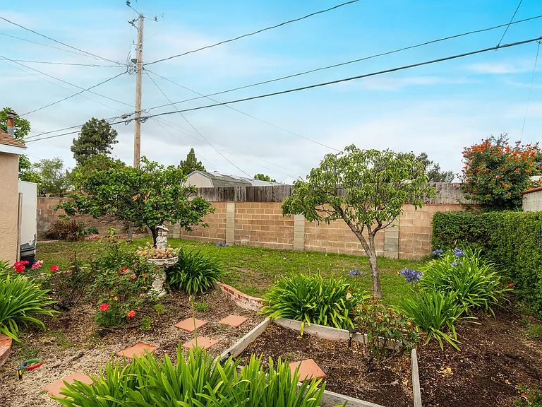 1813 N Naomi St — Photo 12