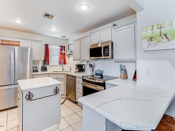 2nd image of 205 Stags Leap Ln