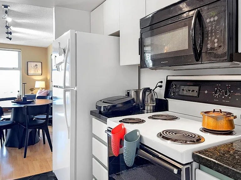 1331 Homer St #1404 — Photo 10
