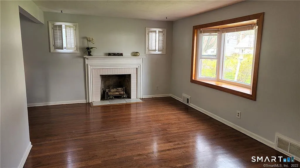 4 bed, 2.0 bath, 1488 sqft, $3,400 — Photo 2