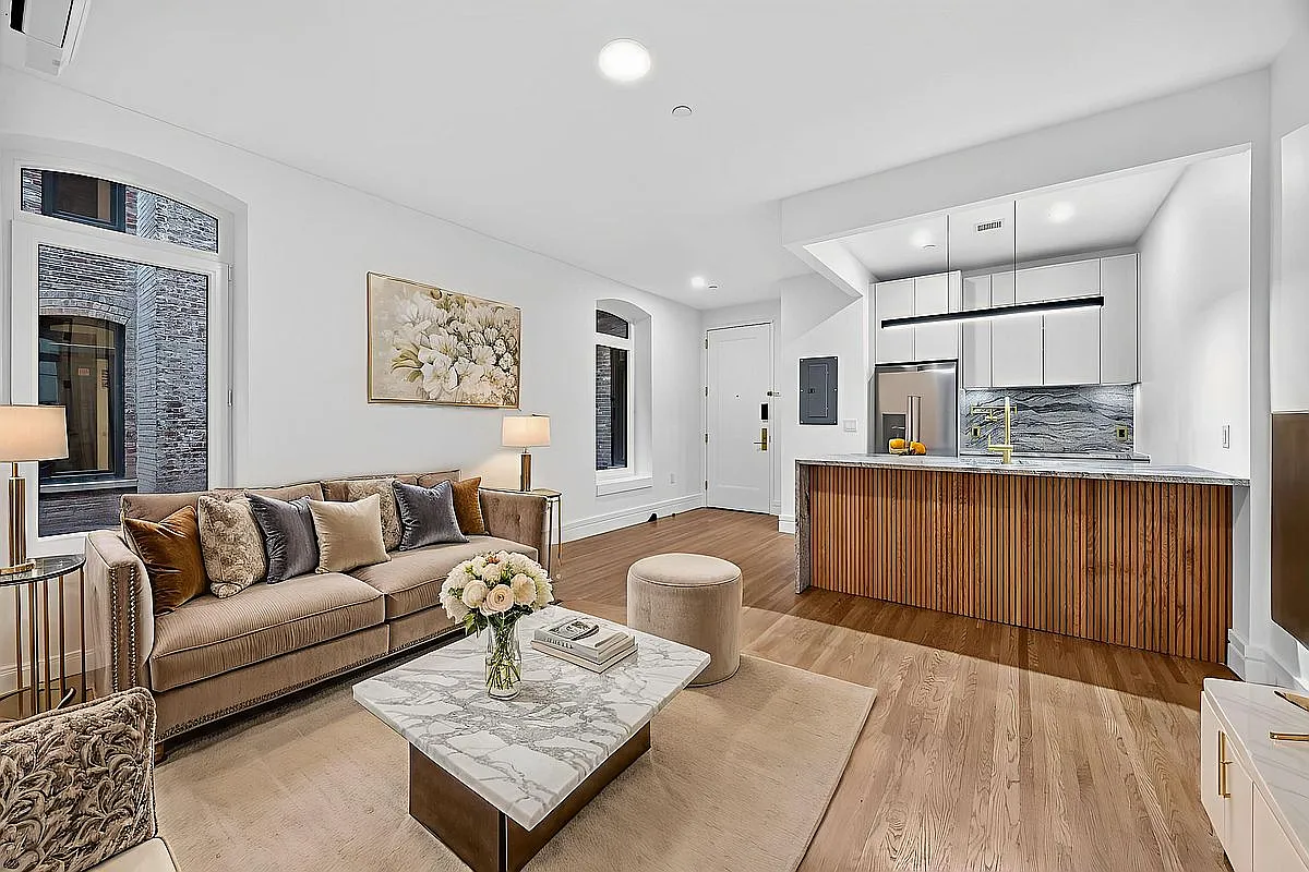 370 Lenox Ave #409 photo 1