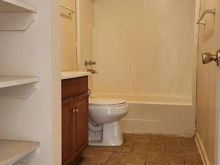 261 Meadowview Dr #3 — Photo 4