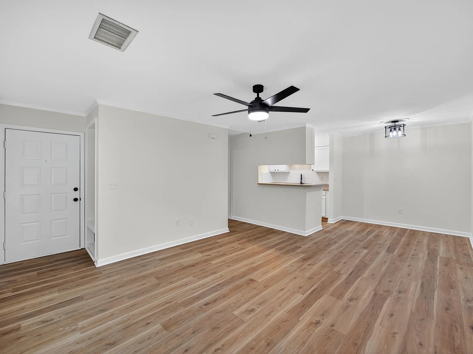 2 bed, 2.0 bath, 905 sqft, $3,100 — Photo 3