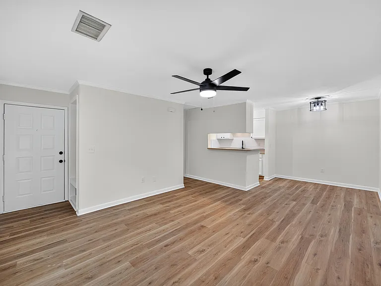 341 W Coleman Blvd #G — Photo 3