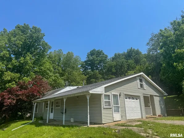 220 E Adams St, Petersburg, IL 62675