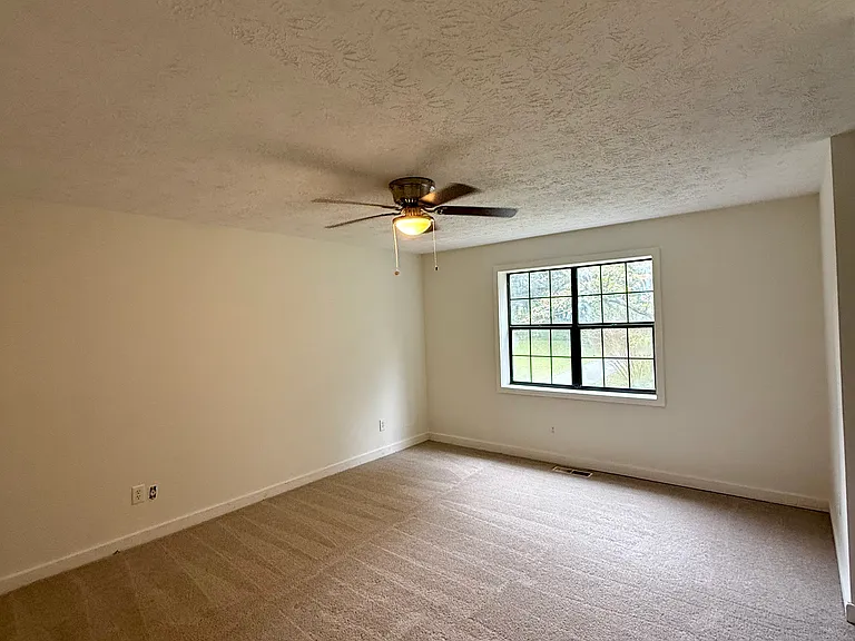 108 Allen Rd — Photo 11