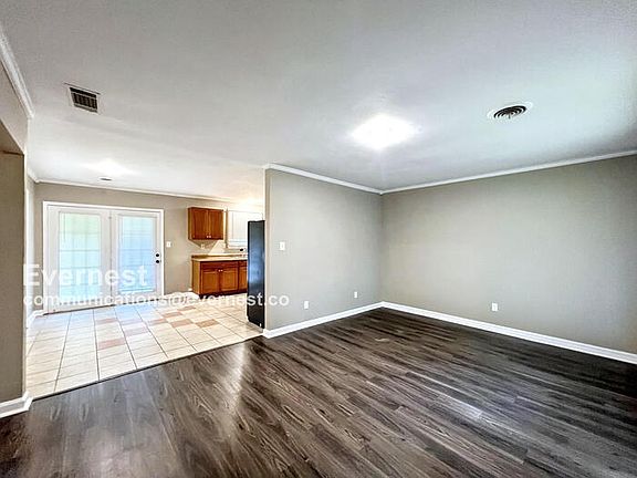 4th image of 3685 Woodland Dr