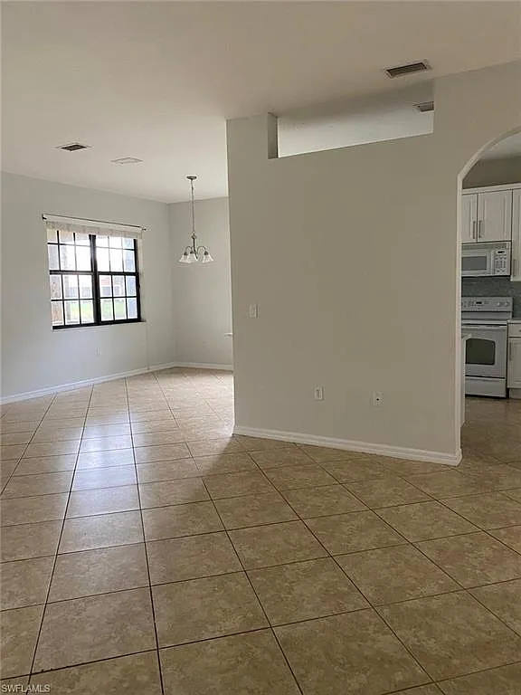 4 bed, 3.5 bath, 2002 sqft, $2,600 — Photo 4