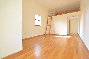 Rented by Street Realty Brokerage LLC