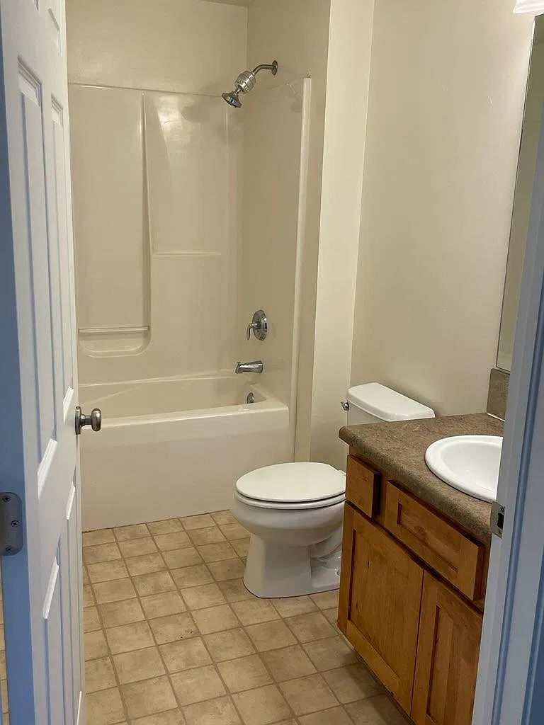 2 bed, 700 sqft, $910 — Photo 4