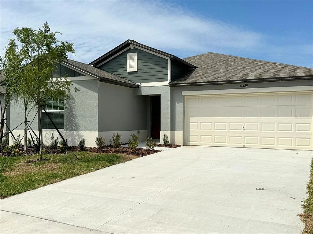 4 bed, 2.0 bath, 1936 sqft, $2,700 — Photo 2