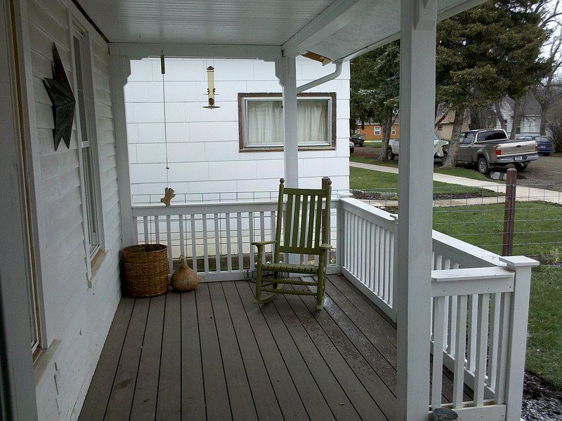 Great front porch!