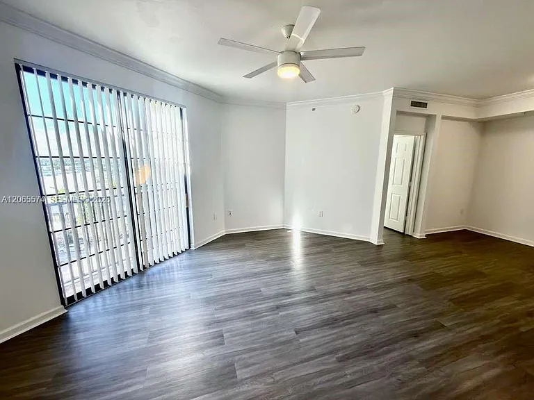 1919 Van Buren St #818A — Photo 3