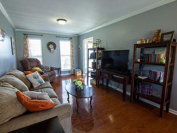 5th image of 901 Paxton Dr