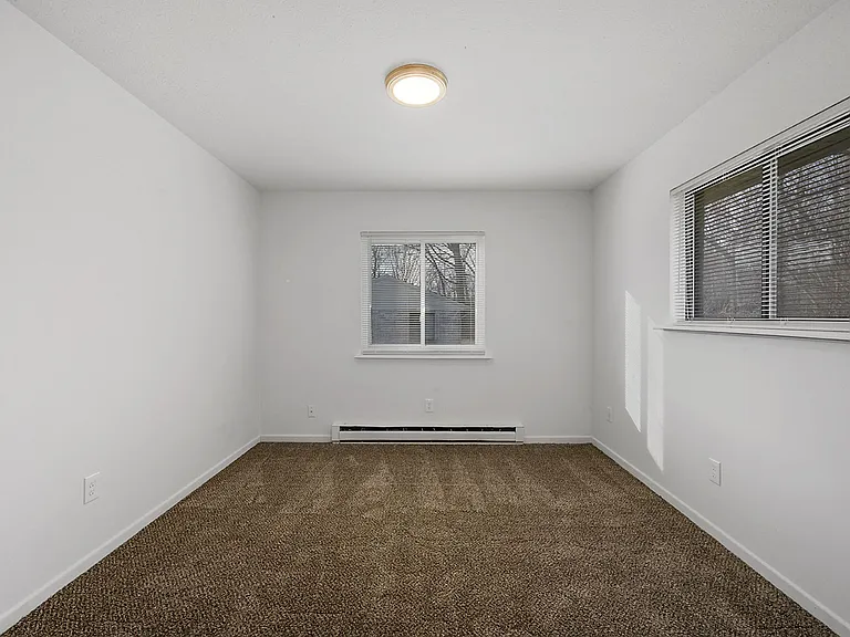 Waynedale Circle Apartments — Photo 10