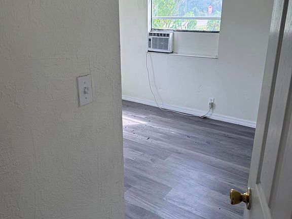 4th image of 1481 NE Leisure Ave