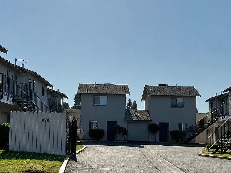 200 Northwoods Ave #10 — Photo 1