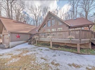 141 Lake Dr W, Gouldsboro, PA 18424