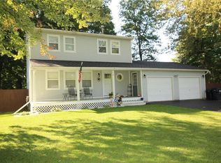 21 Holiday Rd, Rochester, NY 14623