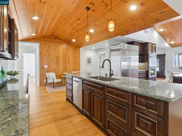 1124 Sanders Dr, Moraga, CA 94556