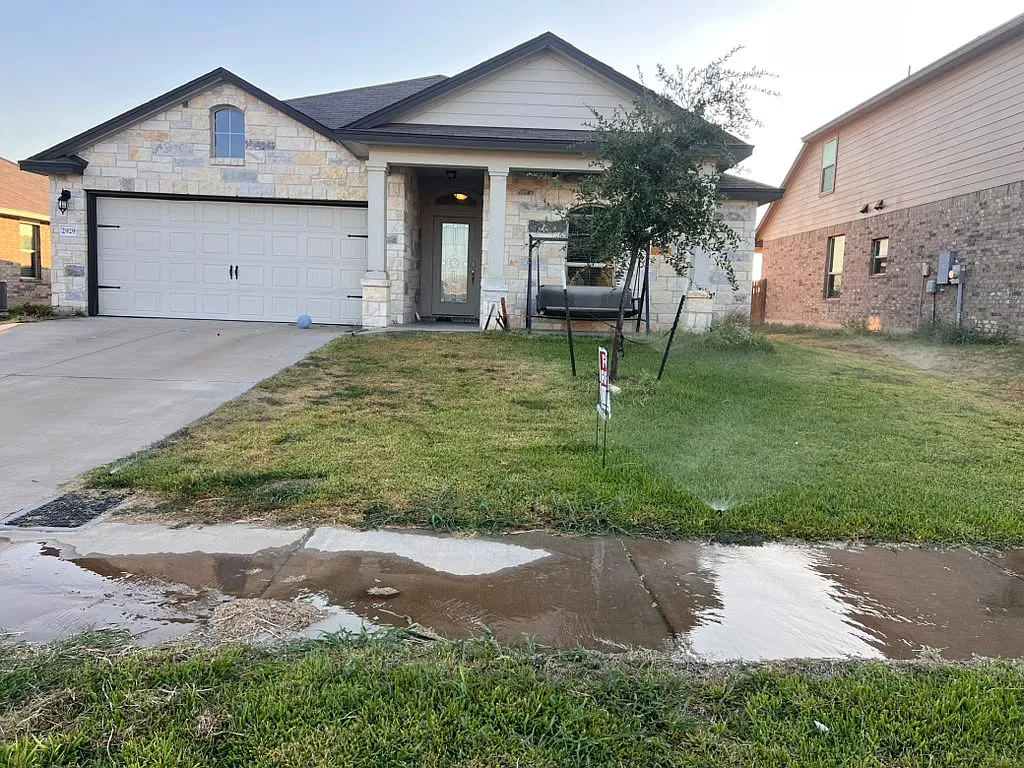 4 bed, 2020 sqft, $2,400 — Photo 4