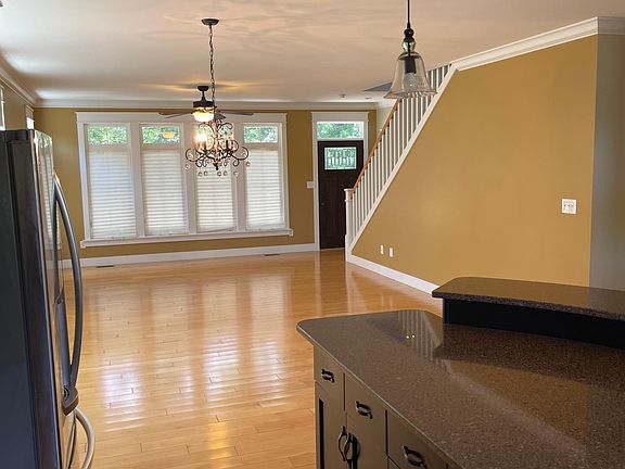 3rd image of 1516 S Andrew Cir