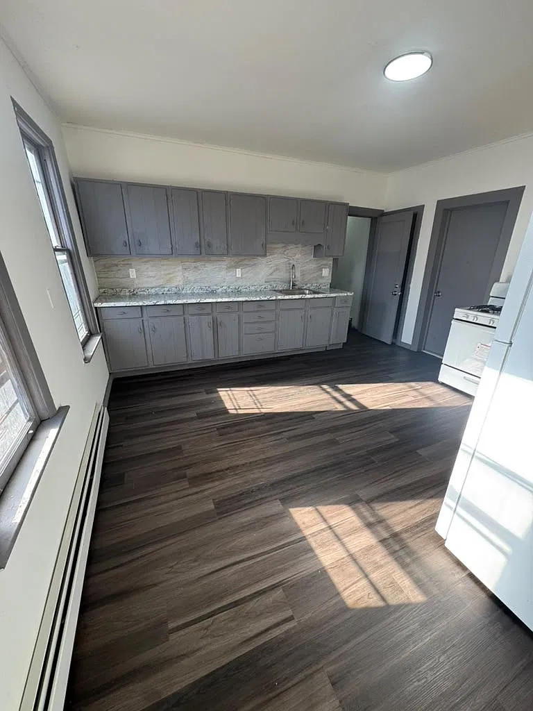 4 bed, $1,799 — Photo 3