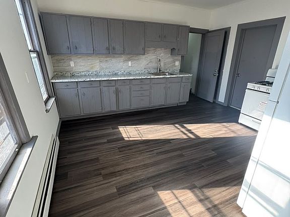 3rd image of 52 Elizabeth St #202
