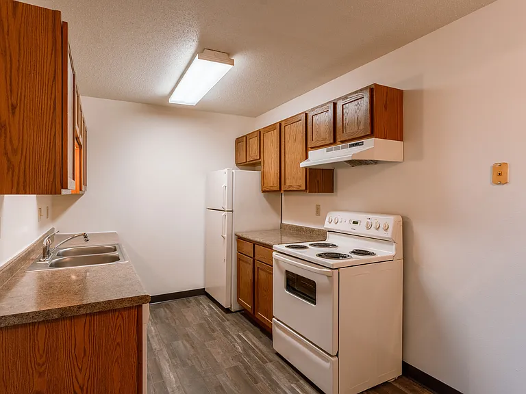 Fargo, ND Sargent Apartments | Kitchen