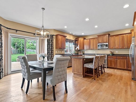 3rd image of 549 W Gladys Ave