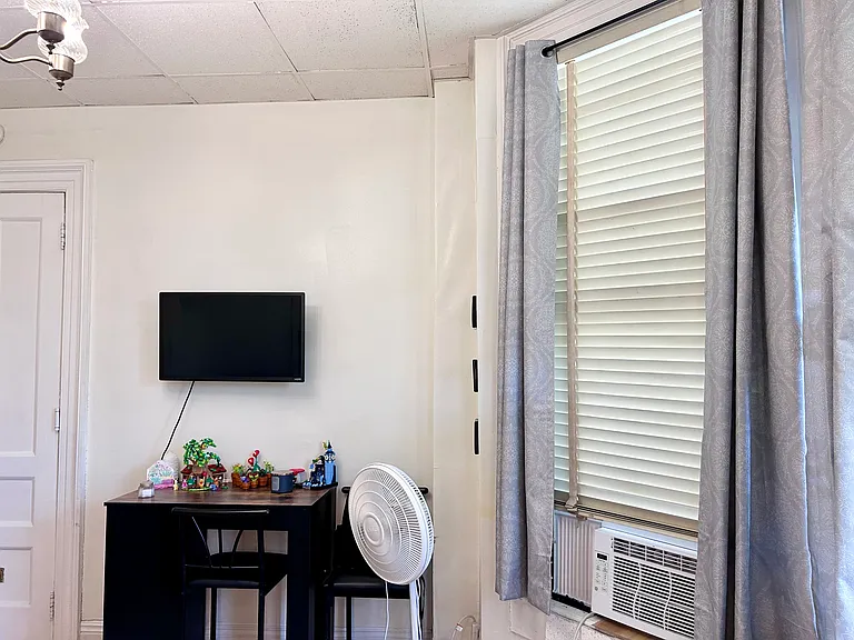 1154 Madison Ave #2 — Photo 17