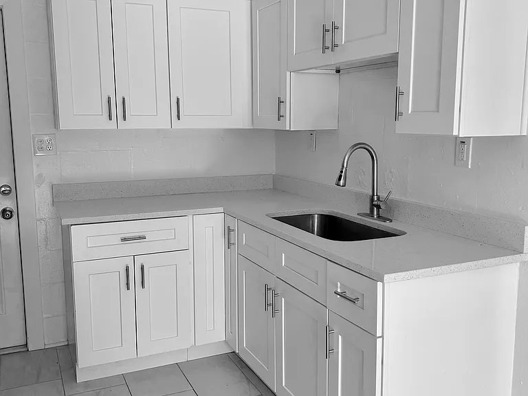 735 S Washinton Ave — Photo 2