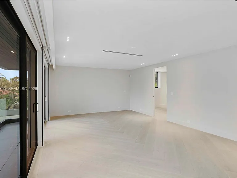 330 SW 19th Rd — Photo 21
