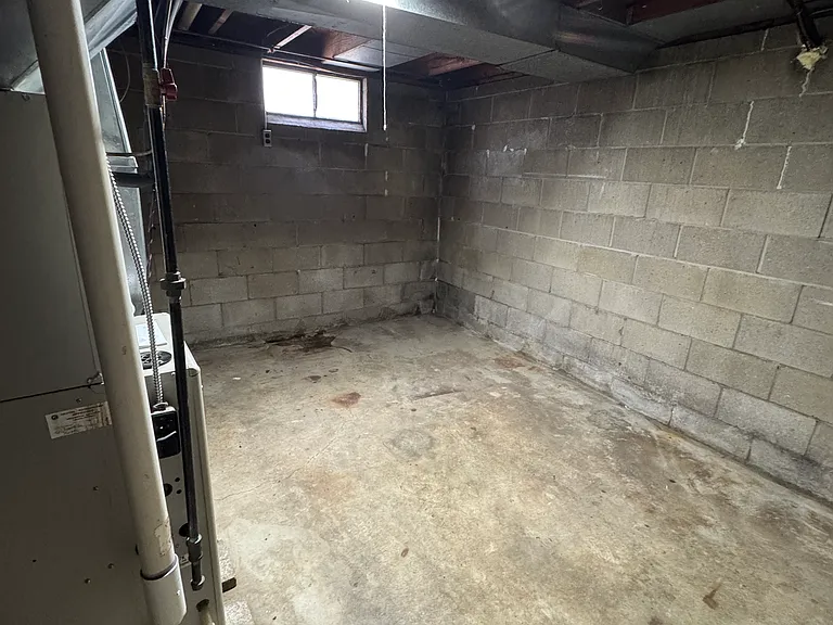 2121 Roberts Ln — Photo 18