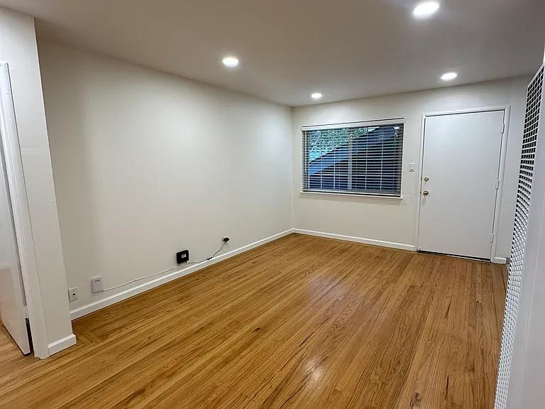 5445 Broadway #1 — Photo 45
