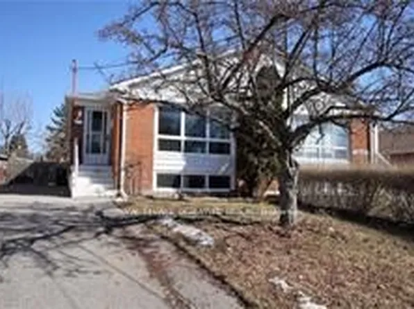 3443 Queenston Dr, Mississauga, ON L5C 2G5