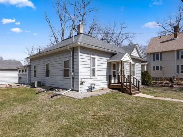321 6th St NW, Mount Vernon, IA 52314