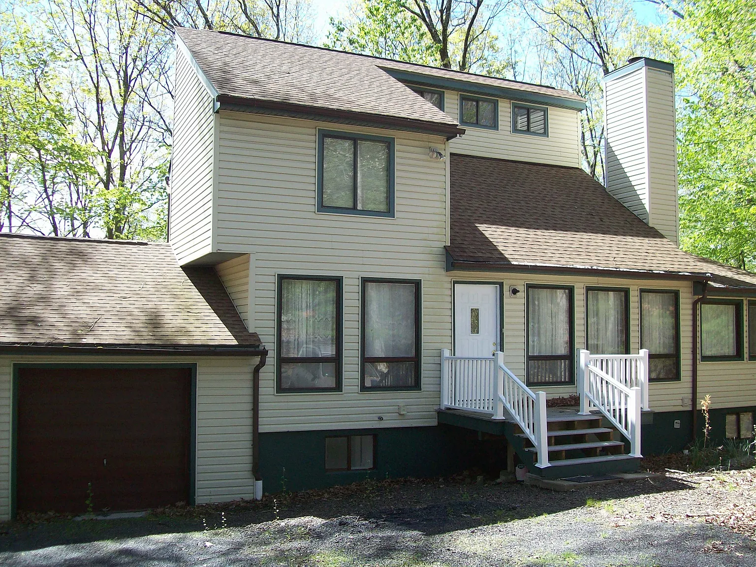 3 bed, 2290 sqft, $2,200 — Photo 1