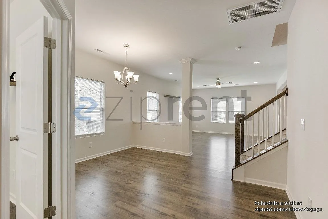 4 bed, 2.5 bath, 2430 sqft, $2,200 — Photo 3