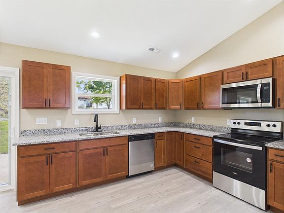 3rd image of 126 Sunset Ave