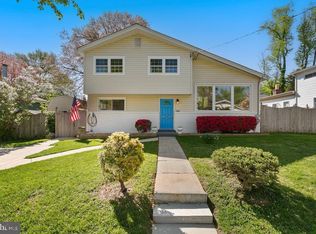 5904 Holland Rd, Rockville, MD 20851