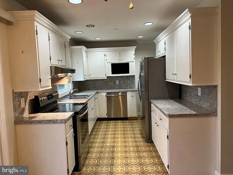 810 Wisteria Dr — Photo 12