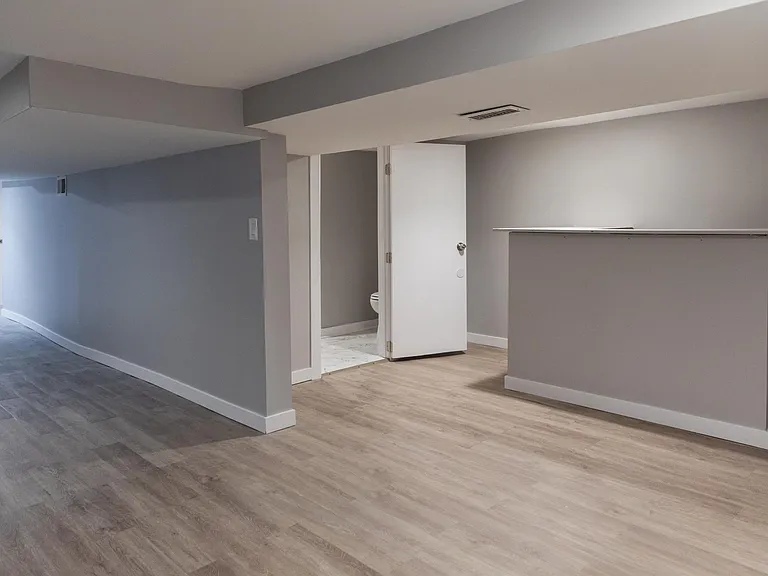 6621 S Langley Ave — Photo 10