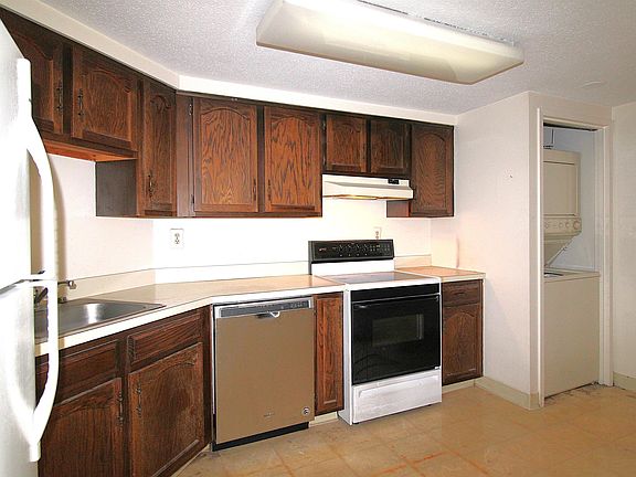 3rd image of 2234 Harmon Cove Tower