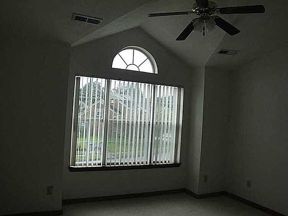 2nd image of 906 S Lake Cir