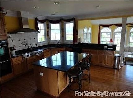 Gourmet Kitchen!
						:
						With Granite Counter Tops & Stainless Steel Appliances!