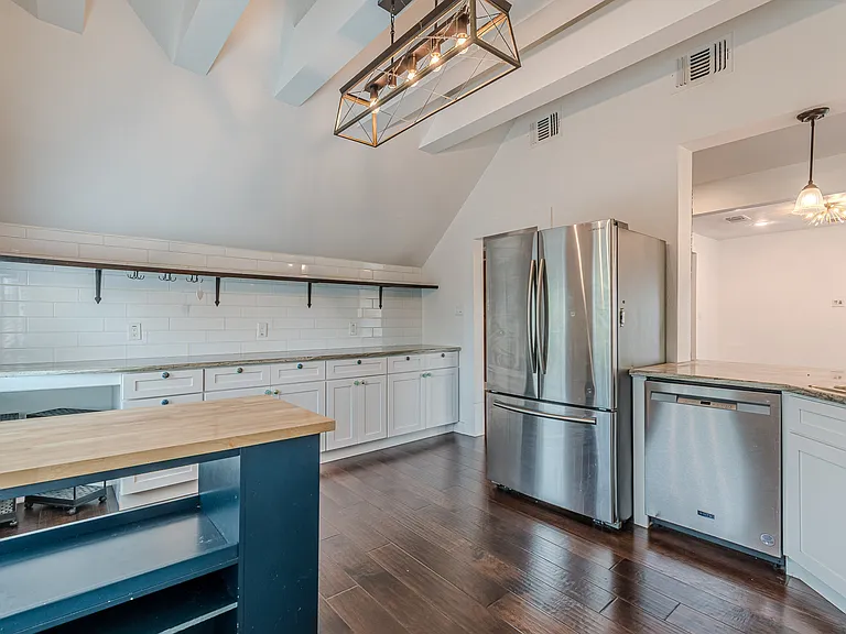 311 W Mistletoe Ave — Photo 17