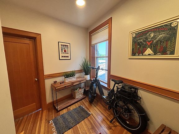 3rd image of 609 Main St