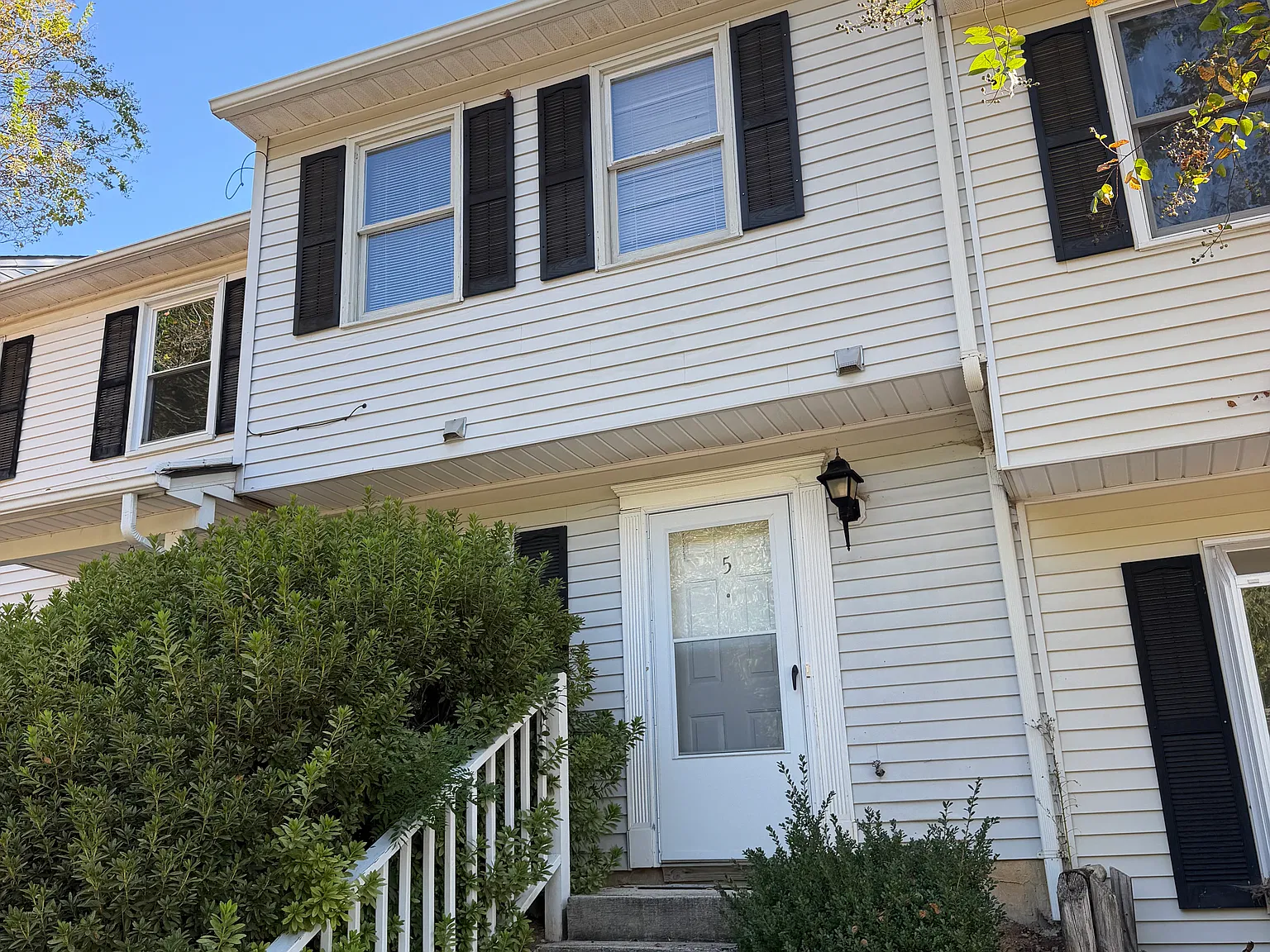 2 bed, 1.5 bath, 1070 sqft, $1,480 — Photo 1